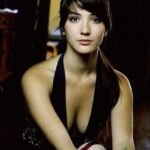 Eréndira Ibarra Instagram - Por tantos días que no me vi, no me entendí, no me cuide. Hoy prometo ser ferozmente tierna conmigo, sostenerme y verme clara y amorosamente. Ella que fui, es mi fuerza para ser hoy. Por todas las veces que la lastime… hoy me protejo. . . #TheNewParadigmIsToRise #FlowThroughUntilYouBreakthrough #RadicalAndRevolutionarySelfLove . . 📸 @bkheadshots . Meme by mi @punk_y_cursi