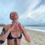 Eréndira Ibarra Instagram - You came into my life with big hoops, beautiful wings and the most amazing healing hugs. Te amo @____dinberlin____ gracias por r*existir. Your empathy, and your infinite capacity to hold space for others is truly inspiring, happy beautiful and blessed bday espejito… 🌊🫂🤍✨ blessed to have an emotional support german sister… 🥹🥹🥹🥹