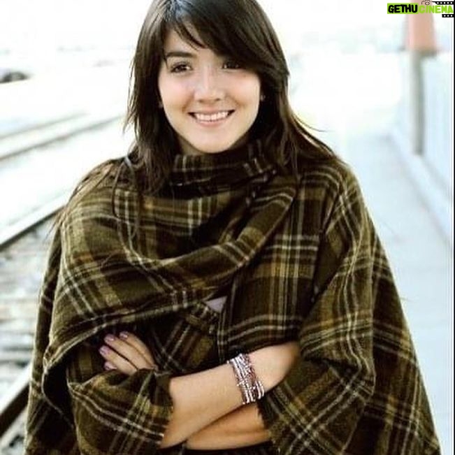 Eréndira Ibarra - 28.8K Likes - Por tantos días que no me vi, no me entendí, no me cuide. Hoy prometo ser ferozmente tierna conmigo, sostenerme y verme clara y amorosamente.
Ella que fui, es mi fuerza para ser hoy. Por todas las veces que la lastime… hoy me protejo.
.
.
#TheNewParadigmIsToRise #FlowThroughUntilYouBreakthrough #RadicalAndRevolutionarySelfLove
.
.
📸 @bkheadshots
.
Meme by mi @punk_y_cursi