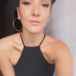 Eréndira Ibarra Instagram - Hoy me tocó ir a hablar con la banda de #Meta sobre la autenticidad, la inclusión y tomar conciencia, no fiscalizando a les otres si no haciéndonos responsables del papel que jugamos en la vida de otras personas. Fue una platica bien linda con muchas personas súper abiertas y amorosas. Gracias por invitarme y mucho amor! 🌊🤍🫂✨ . Gracias @karime_gomez21 por tu magia, me veía 1000 veces mejor de lo que sentia, eres una chingona. . #LaRevolucionDeLaTernura #FlowThroughUntilYouBreakthrough #CorazonAgradecido