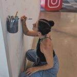 Eréndira Ibarra Instagram - Hoy me tocó ir a hablar con la banda de #Meta sobre la autenticidad, la inclusión y tomar conciencia, no fiscalizando a les otres si no haciéndonos responsables del papel que jugamos en la vida de otras personas. Fue una platica bien linda con muchas personas súper abiertas y amorosas. Gracias por invitarme y mucho amor! 🌊🤍🫂✨ . Gracias @karime_gomez21 por tu magia, me veía 1000 veces mejor de lo que sentia, eres una chingona. . #LaRevolucionDeLaTernura #FlowThroughUntilYouBreakthrough #CorazonAgradecido