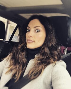 Erica Cerra Instagram - Winter is coming and soon all the bad drivers will return... 😔

#imissmylonghair😭 
#iloveturtlenecks 
#ilovemylife 
#coldweather 
#sittingintraffic