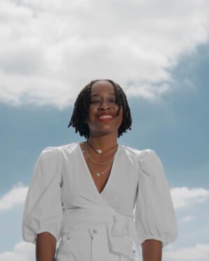 Erica Chidi Cohen Instagram - thanks to @bustle for sharing about my work and LOOM. 

one thing i quickly discovered while working as a doula was that pregnant people clung to the same desires and interests that they’ve always had. being pregnant and becoming a mother, didn't mean they didn’t want to be sexual anymore, dream big or take risks. if anything, they yearned for those things even more or felt finally empowered enough to say “no” and fiercely claim themselves for the first time. becoming a mother is potent evolution and our program focuses on holding space for that—without judgement and with modern tools for figuring it out on your terms. all the words are over on bustle.com and you can discover more about our pregnancy and postpartum program at @loomhq 
📸: @amyharrity ✨☁️