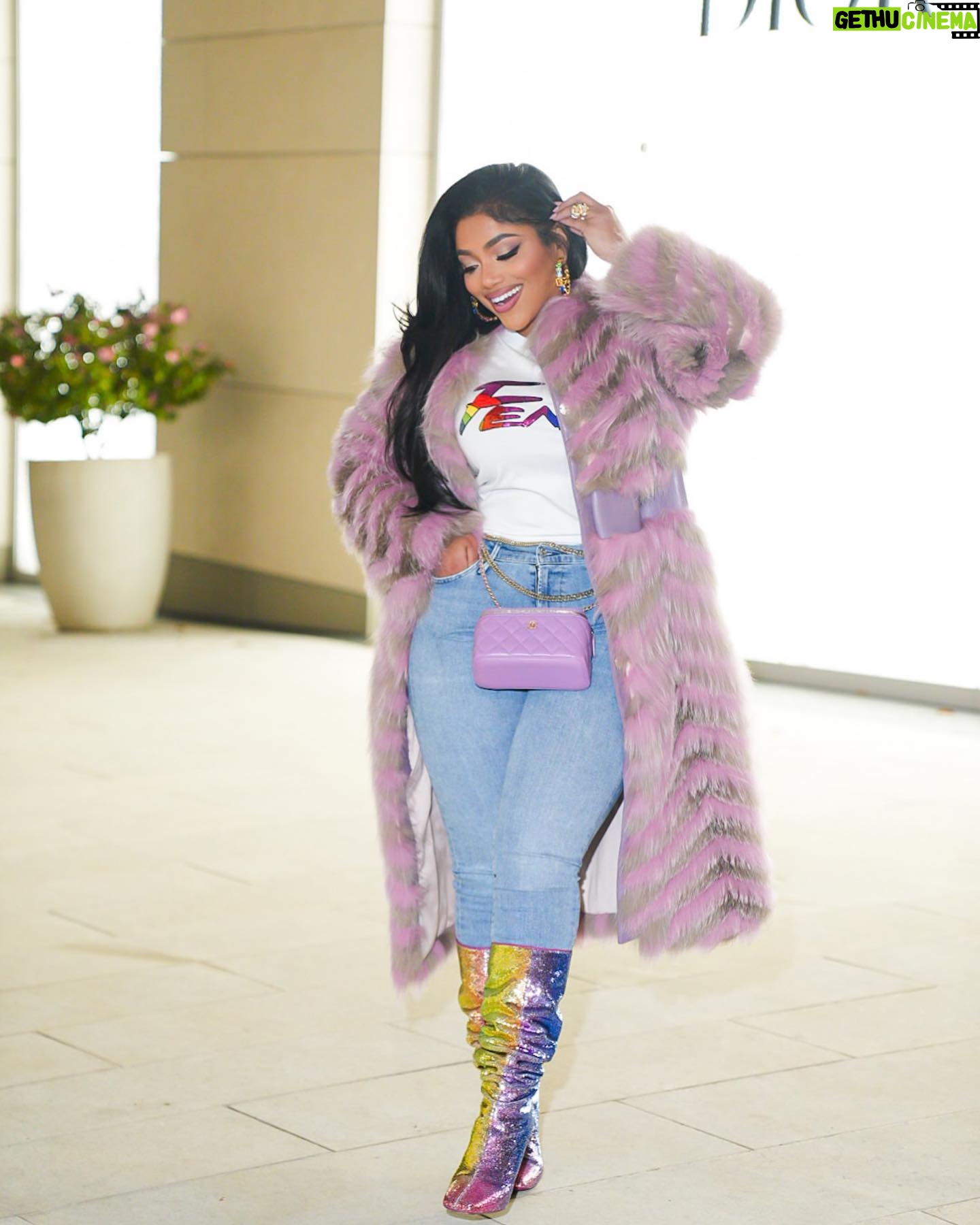 Erica Pinkett Instagram - I donβt know who needs to hear this but God is going to perform miracles in these last couple weeks of 2023, just stay the course. Stay down until you come up ππͺπ½ππ½β€οΈ πΈ @jeffgetcash Hair (tape ins) @kt_hairco