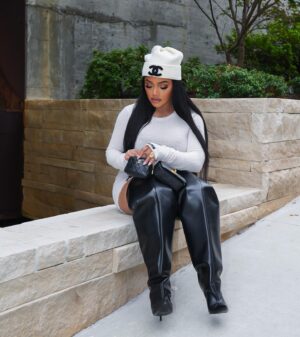 Erica Pinkett Instagram - Said a prayer and went after everything I prayed for! I just want to say Im grateful for all of you 🫶🏽 Your support and love doesn’t go unnoticed…no matter what platform I’ve been on vh1, mtv, bet, starz, hbo, AMC theaters, Amazon prime, Netflix, Hulu, peacock or tubi, you all have supported my films/shows and the numbers have been incredible! Y’all are the real mvps🥹🙏🏽❤️❤️❤️ 
📸: @jeffgetcash 
MUA: @ohkeliyah 
Hairstylist: @glammoroushair
Tape-ins: @the_raw_xchange_llc
Hat/earrings/belt bag: @chanelofficial 
Dress: @rickibrazil 
Boots: @balenciaga