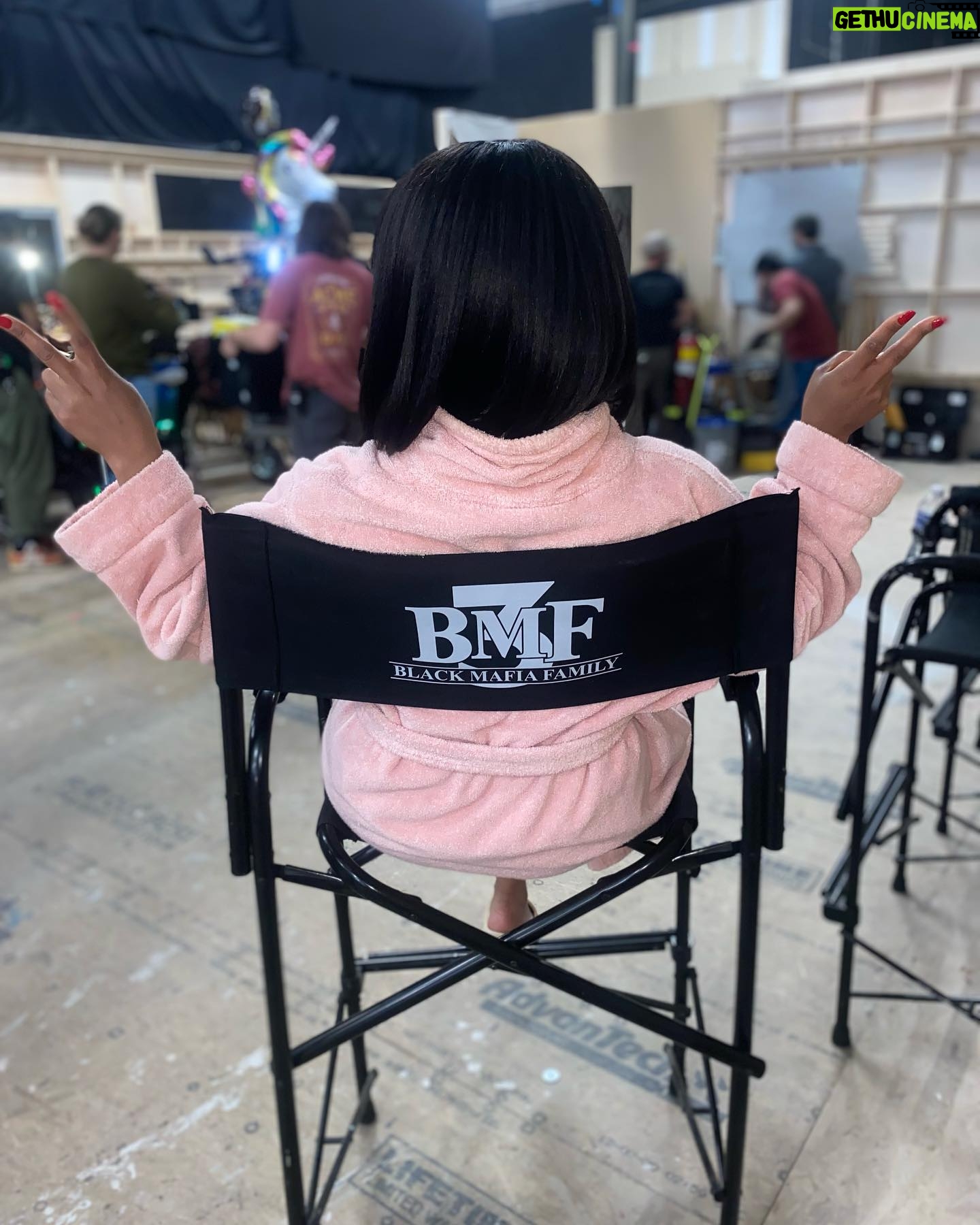 Erica Pinkett Instagram - CHALLENGE ACCEPTED… Every professional in the TV and Film industry TAP IN! Post a photo of you on your job, no description. The goal is to FLOOD social media with images of the profession we LOVE! #sagaftramember#sagaftrastrongchallenge#sagaftra (There were too many sets from this year to post but I appreciate every single opportunity❤️🙏🏽)