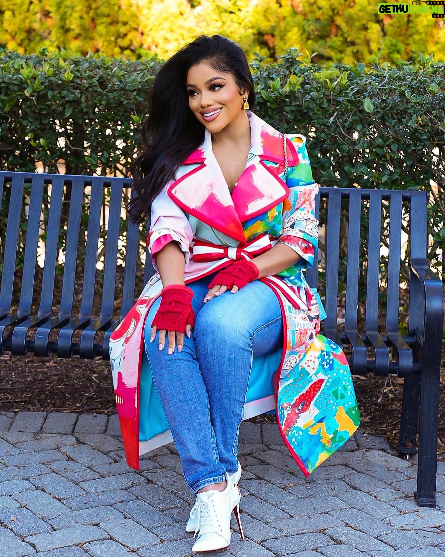Erica Pinkett Instagram - Happy new year loves🥳🎊❤️ I hope 2024 is great to all of us 🙏🏽❤️ 📸: @jeffgetcash MUA: @ohkeliyah Coat: Basquiat X Alice