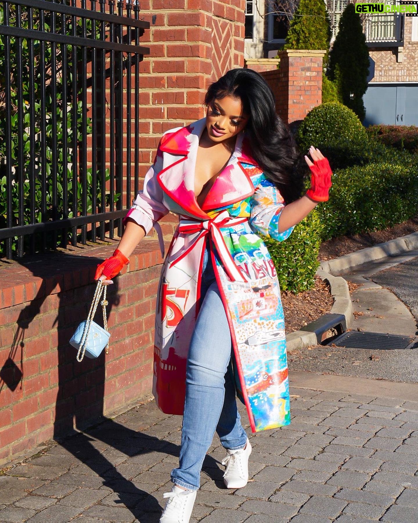 Erica Pinkett Instagram - Happy new year loves🥳🎊❤️ I hope 2024 is great to all of us 🙏🏽❤️ 📸: @jeffgetcash MUA: @ohkeliyah Coat: Basquiat X Alice