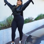 Erica Pinkett Instagram - Like caviar and champagne, baby you have to have good taste to enjoy this 🥂👑😎 📸: @jeffgetcash MUA: @ohkeliyah Earrings/necklace/shoes/gloves: @chanelofficial Jacket: @zara Hat: @culturekings