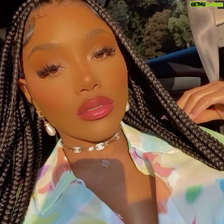 Erica Pinkett Instagram - Happy Friday beautiful people! Enjoy this weekend doing what you love with the people you love most π₯°β€οΈπ«Άπ½πβοΈ