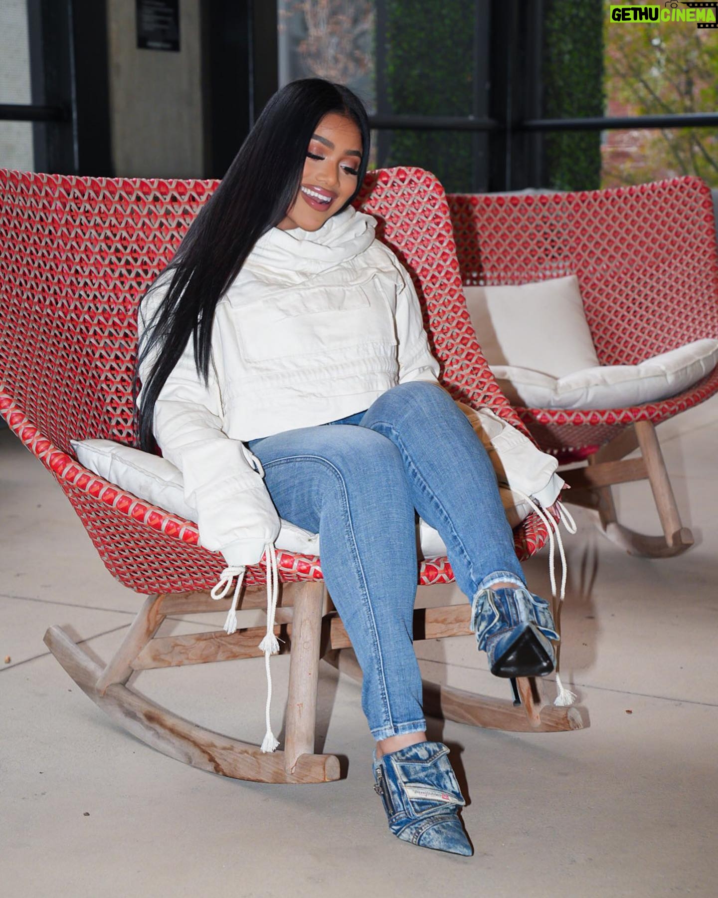 Erica Pinkett Instagram - I am surrounded by God’s favor🙏🏽🫶🏽❤️👑