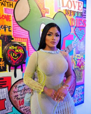 Erica Pinkett Instagram - You are the artist of your life! Make it beautiful 🫶🏽❤️🙏🏽 
📸 @tropicpic 
💄 @picaasso 
👗 @robertaeiner 
🩴 @hermes