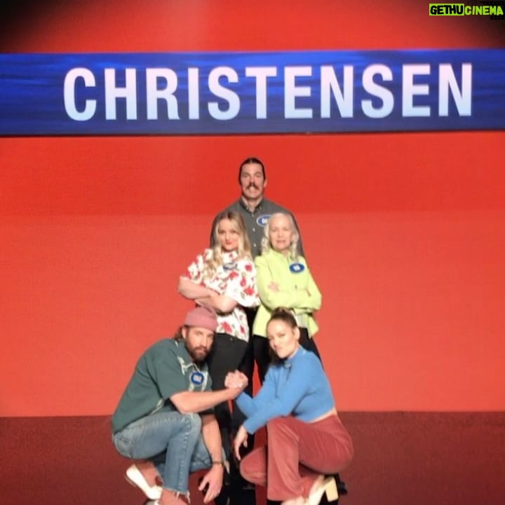 Erika Christensen Instagram - Tonight’s the night! Please enjoy the ridiculousness of @familyfeudabc 😆 8/7c on @abcnetwork Team Christensen vs. @kalpenn’s “Penn Station” 💪🏼 💪🏼 🧠