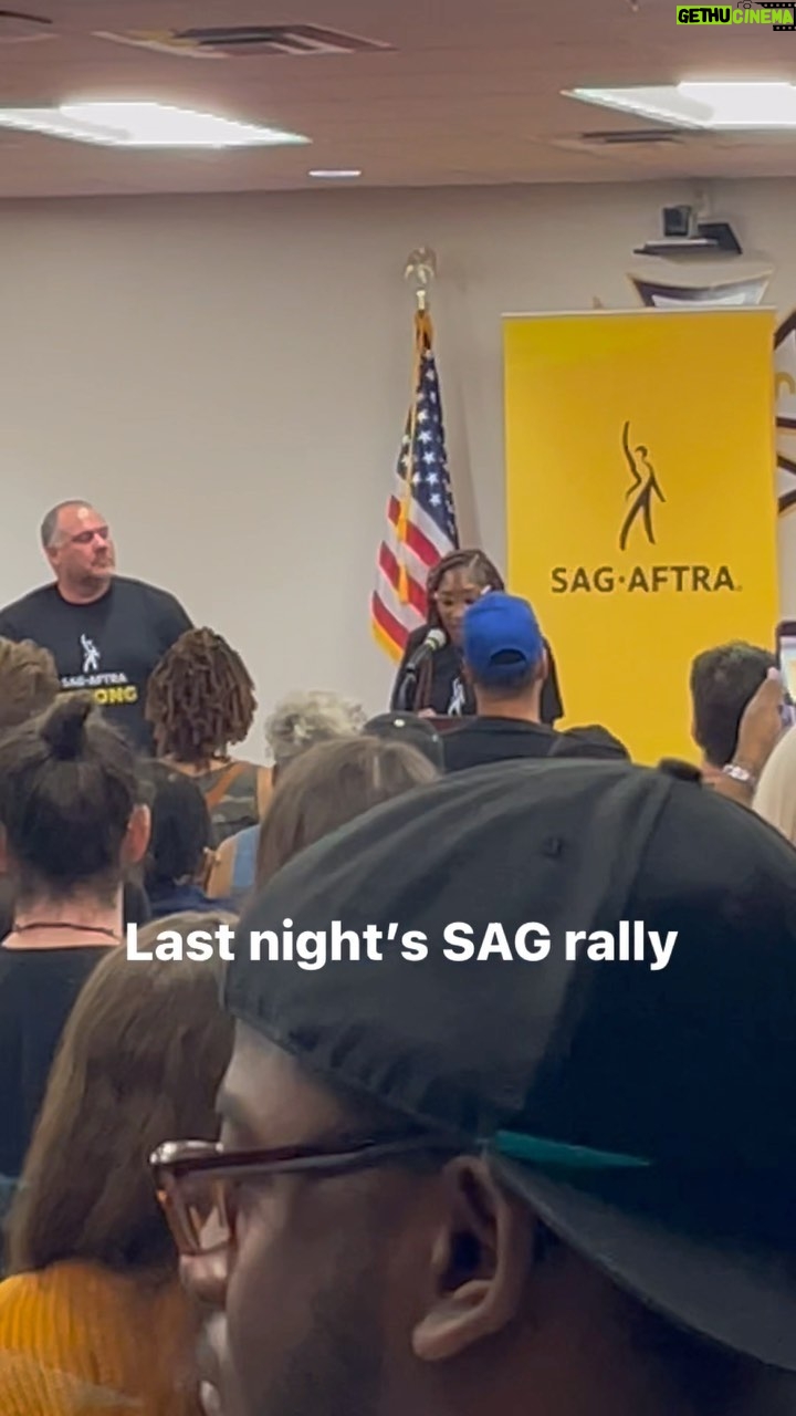 Erika Christensen Instagram - Vibrations were high last night at Local 479 where our IATSE brothers and sisters graciously hosted the SAG-AFTRA rally in Atlanta. The impassioned speakers from our guild and their union were eloquent and informed, reminding us of the true solidarity we share, the importance to creative processes and to the entire structure of our industry of the issues for which we are fighting. There are so very many contributing members of this community whose wages are outdated to say the least. The streamers have changed the entire business model of consuming entertainment and the contracts have not changed yet to encompass this new world. Speaking of, and among other issues, is of course AI. While its an exciting tool in the hands of artists, its terrifying in the hands of those with an eye for the bottom line, not for connecting with humanity. We ALL need some precedents set in consent, compensation and control over the use of our own image, in the entertainment industry or not! And for writers, my god! If you’re interested to know more about the realities and potentials of AI, @_justinebateman_ knows wtf is up and ain’t afraid to tell it. Meanwhile, its brutal to stop work. It hurts a lot of people. Lets hope those in power see their way forward so negotiations can reopen, humane contract agreements can be reached, production can resume —swiftlyyy. (Hah - the choice is yourrrs!) If indie producers can do it, the AMPTP can do it. Lets do it.