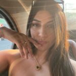 Erika Packard Instagram - Isko golden hour kehtey hai na ☀️