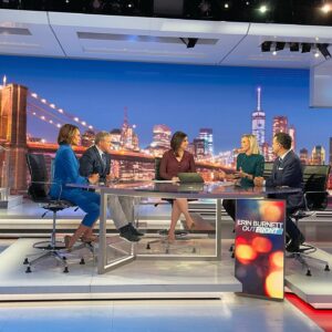 Erin Burnett Instagram - Tonight, the House will reconvene after 6 failed votes for the Speaker. Erin is joined by Nia-Malika Henderson, Charlie Dent, Margaret Hoover and John Avlon to discuss what could happen next.