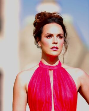 Erin Cahill Instagram - I am thrilled to be the holiday cover for @themag_lifestyle and even more chuffed and honored by the article!  Thank you @liztaylorworld and huge gratitude for highlighting my beloved @buildon and @tkckindness !  I hope you all are having a wonderful start to your holidays and I am so excited for you all to see Christmas on Cherry Lane this Saturday night on @hallmarkchannel !  Link to full article in bio. Thank you @mychalwatts for the incredible 📸 and @zappiahair for the awesome hair and make-up,  @dressthepop for the jumpsuit and flower dress and @ohekacastle for having us!  And, @reneemiozzawagner & @cathycardenaspr for setting it all up!  #countdowntochristmas #christmasoncherrylane ♥️🎄