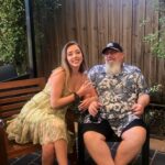 Erin Barnett Instagram – I hope everyone had a wonderful Christmas. I had the BEST time with all our family together🎄🎅❤️ ⁣
⁣
⁣
⁣
The 2nd photo with my dad – you can really tell that’s the moment I started getting drunk. My face screams ‘drunk’ 🥂😂⁣
⁣
⁣
#christmas #family #love