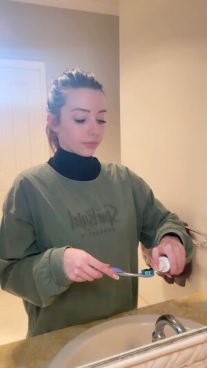 Erin Barnett Instagram - I TRIED IT SO YOU DONT HAVE TO! This was my 4th time trying the mouth strips and sadly it didn’t work for me 0/10. No difference in colour. The colour corrector serum was a 4/10 because I saw the tiniest difference. Maybe if I leave it on longer than the recommended time it may whiten more? I’ve always been a fan of their mouth guard whiting kit they had AGES ago, that was my personal favourite!! In my opinion, not worth the money. #notsponsored #review #hismile #beauty #reels