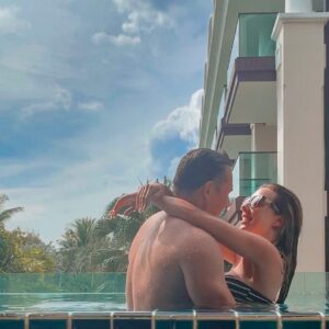 Erin Barnett Instagram - Awww, look at us 🥰❤️ Happy with or without that ring! 😇😘 We had the BEST holiday together. Pretty sure I got abs from the amount of laughing I did every day with @_mickruss ! Can’t wait for our next holiday together ✈️ ⁣
⁣
⁣
⁣
⁣
⁣
⁣
⁣
⁣
⁣
⁣
⁣
⁣
⁣
⁣
⁣
⁣
⁣
⁣
⁣
⁣
⁣
⁣
*but a ring would of been nice too* ⁣
⁣
⁣
⁣
⁣
⁣
⁣
#holiday #homenow #travelbug #couples #funny #lol #senseofhumor