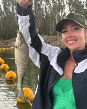 Erin Barnett Instagram - Getting better each year! 🎣 my fishing attire could do with an upgrade though 😅 #yarrawonga #yarrawongamulwala #fishing #fishingbeauty