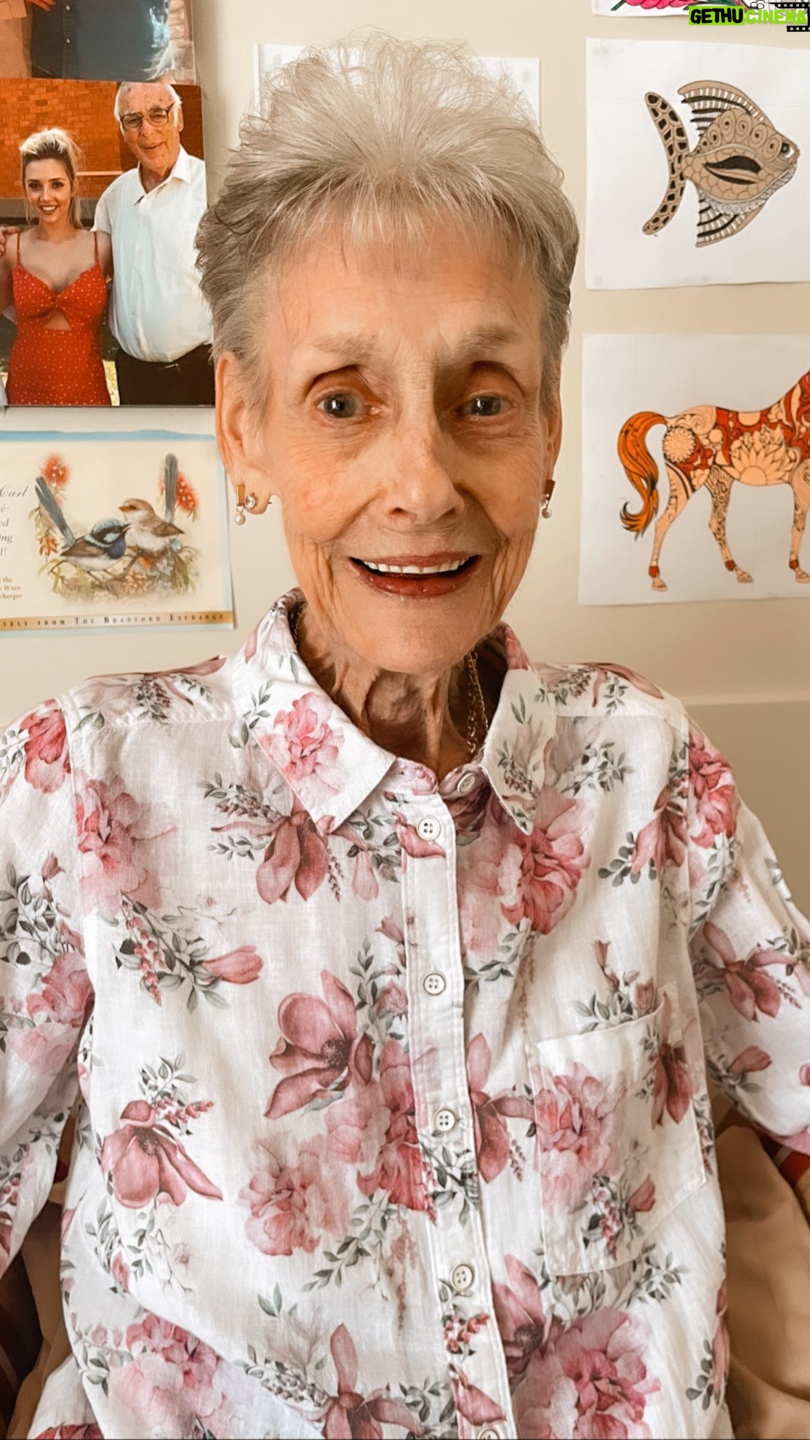 Erin Barnett - 6.6K Likes - New hair, who dis? 👵🏼✂️🔥
I told nan about her online fans 🤩🤩 she is shocked but happy! 🥺💜
#family #dayout #memories #nannabarb #love