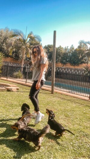Erin Barnett Instagram - Family day ❤️🐾 #mychildren #furbabies #dachshund