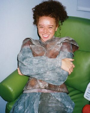 Erin Kellyman Instagram - WILLOW ep 8 🤎 

  the reunion kiss yous didn’t get in ep 6 (we see u)