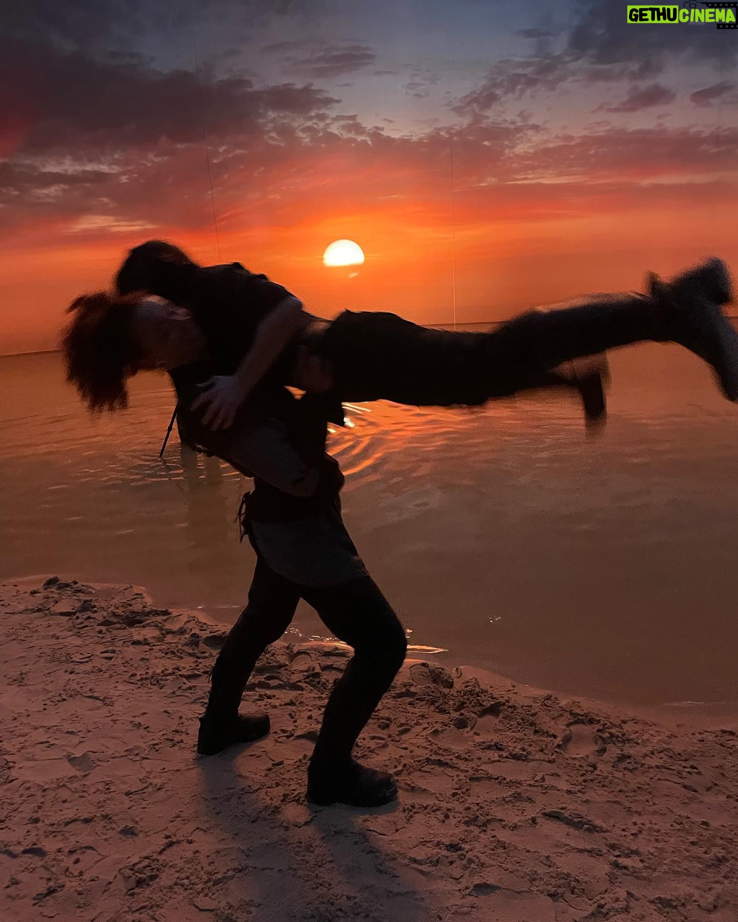 Erin Kellyman - 59.1K Likes - WILLOW! ep 7 🤎
1-4: we really made use of the romantic sunset. The amount of photos I have of us picking each other up is insane.
5: CC trying to stop me and ruby fighting by giving us swords.
6&7: Ellie learnt to ride a bike!
8: Dempsey loves it when Tony tickles his belly.
9: fun fact, Tony actually shot all of episode 7.
10: idk.