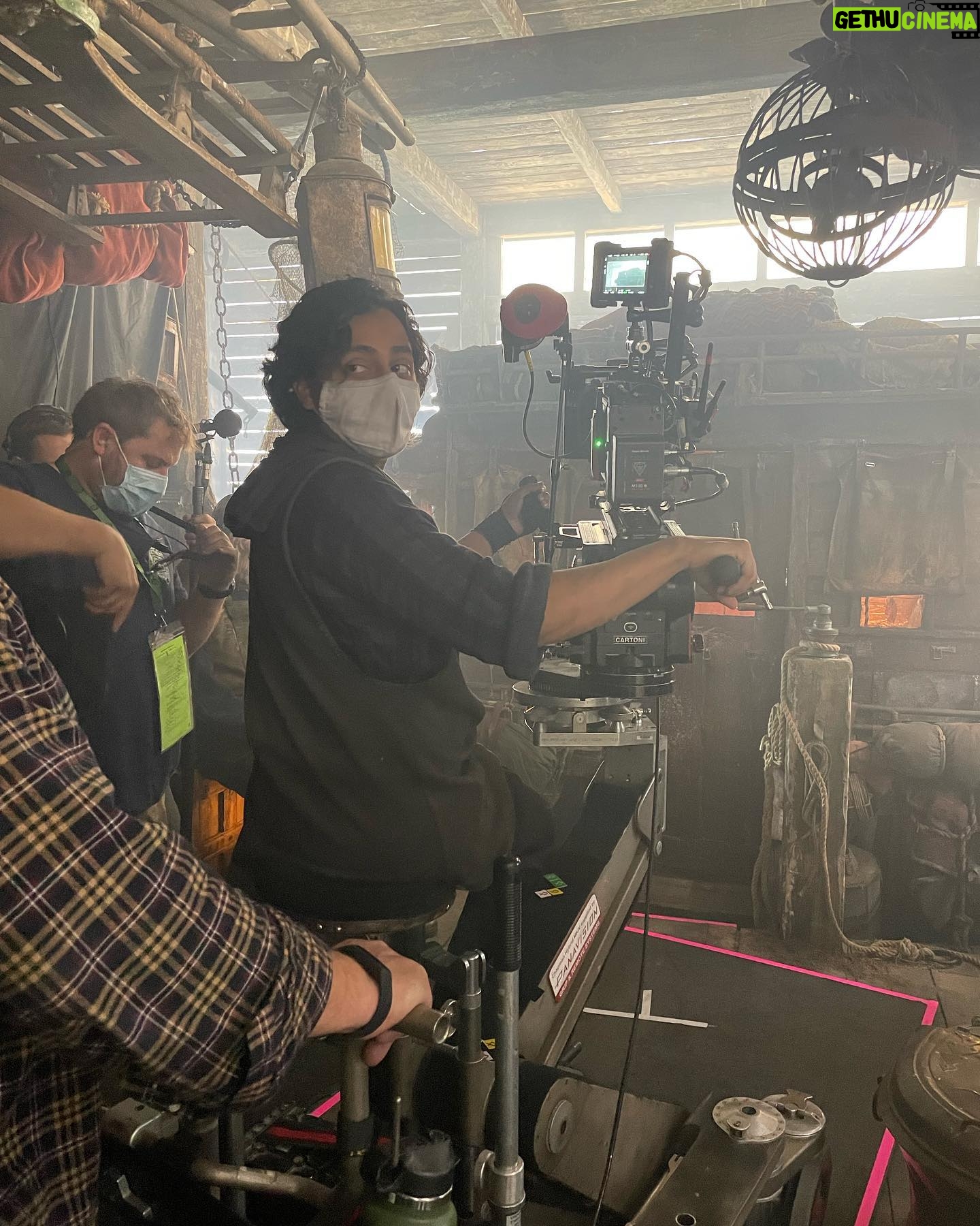 Erin Kellyman - 59.1K Likes - WILLOW! ep 7 🤎
1-4: we really made use of the romantic sunset. The amount of photos I have of us picking each other up is insane.
5: CC trying to stop me and ruby fighting by giving us swords.
6&7: Ellie learnt to ride a bike!
8: Dempsey loves it when Tony tickles his belly.
9: fun fact, Tony actually shot all of episode 7.
10: idk.