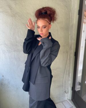 Erin Kellyman Instagram - Massive thank you to the dream team that is @jennakristina @vernonfrancois @rosefordestudio for glamming me up for all things @lucasfilm ♥️♥️♥️