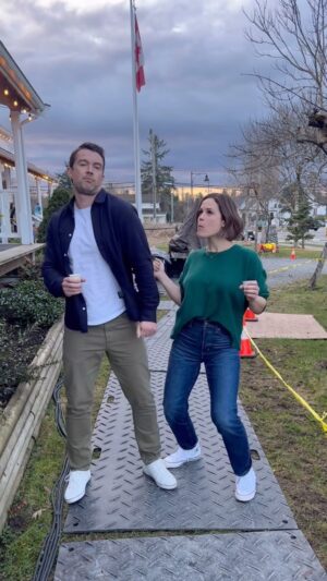 Erin Krakow Instagram - I hope you’ll be watching us too - tonight at 8/7c on @hallmarkchannel 😜

#BlindDateBookClub #BDBCBTS
@hallmarkchannel TONIGHT April 6th 8/7c