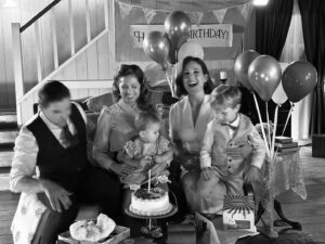 Erin Krakow Instagram - #SPS - Super Precious Soirée 

@wcth_tv Sunday nights @ 9/8c on @hallmarkchannel 
@schearthome #Hearties