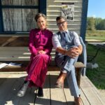 Erin Krakow Instagram - #SPS - Silly People Sitting 🤡🤡 @wcth_tv Sunday nights @ 9/8c on @hallmarkchannel @schearthome #Hearties