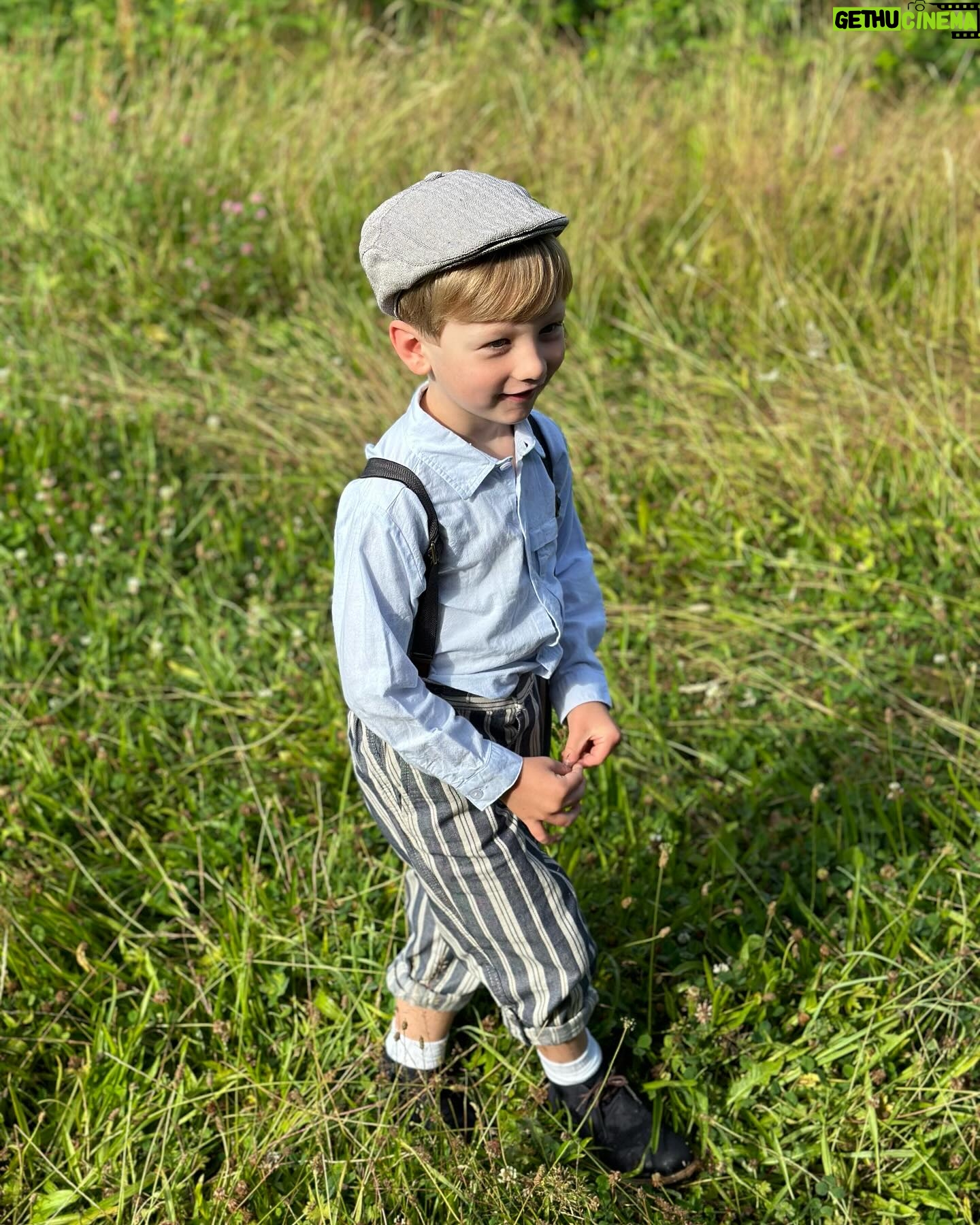 Erin Krakow Instagram - Who better to kick off #SPS than Little Jack? 👋🏼 new followers, #SPS stands for sneak peek Saturday: usually a photo or video (or several) from the following evening’s episode of @wcth_tv! @wcth_tv @hallmarkchannel @schearthome Season 11 Premiere Sunday April 7 9/8c #Hearties