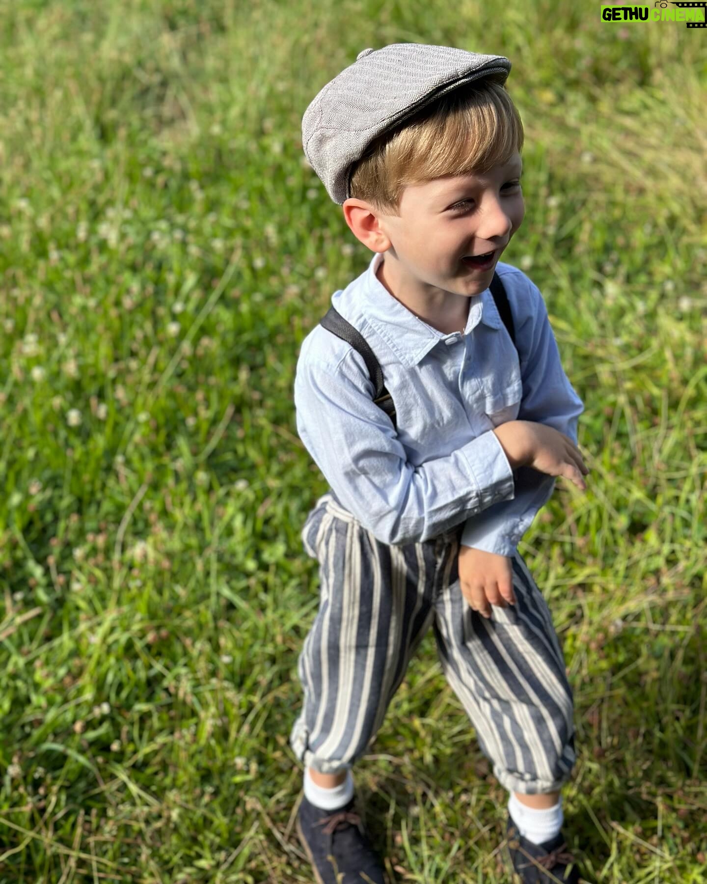 Erin Krakow Instagram - Who better to kick off #SPS than Little Jack? 👋🏼 new followers, #SPS stands for sneak peek Saturday: usually a photo or video (or several) from the following evening’s episode of @wcth_tv! @wcth_tv @hallmarkchannel @schearthome Season 11 Premiere Sunday April 7 9/8c #Hearties