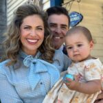 Erin Krakow Instagram - #SPS - The Coulters @wcth_tv Sunday nights @ 9/8c on @hallmarkchannel @schearthome #Hearties