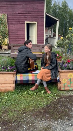 Erin Krakow Instagram - #SPS - Don’t overthink it. Sundays start with S too. 

@wcth_tv TONIGHT @ 9/8c on @hallmarkchannel 
@schearthome #Hearties