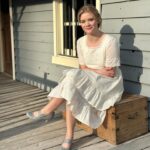 Erin Krakow Instagram - #SPS - Anna @wcth_tv Sunday nights @ 9/8c on @hallmarkchannel @schearthome #Hearties