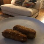 Erin Richards Instagram - Didn’t turn out quite like the picture (though they tasted delicious!) but I took on the #WhoAreYouCookingFor challenge from @robinlordtaylor and now I challenge @morenabaccarin @mynameischrischalk and @corymichaelsmith to do the same anyone else who fancies the challenge. Just cook a home made meal and if you can, donate the cost of the ingredients to @godslovenyc who are helping feed hungry New Yorkers at this difficult time. Have fun and hope it turns out better than mine! P.S I’m cooking for my Cat ‘Pache Mama’ who was thoroughly unimpressed with my efforts.