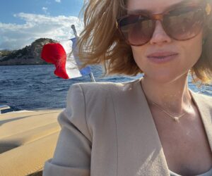 Erin Richards Instagram - Congratulations to the creators, cast & crew of @thecrownnetflix. First 4 eps of season 6 are 🔥🔥🔥Very proud to have been a part of such a legendary show.