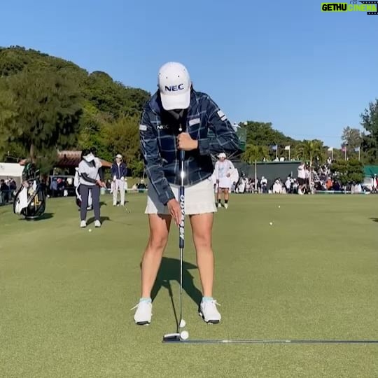 Erina Hara - 4.3K Likes - 開幕戦、終わりました!
会場まで足を運んでくださったいつメンの皆さん、速報をチェックして応援してくださった皆さん、ありがとうございました!!
オフ取り組んできたことが、こうやって結果に繋がったこと、本当に嬉しいです!
欲を言えばもっとできたって思うこともあったけど、これができるようになったと思うものもたくさんあって、いいスタートを切れました!
また、オフに長尺の先輩宮里優作さんからもう少し短くしたほうがいいとアドバイスをもらっていたので、現地で2インチ短いものを作って頂き、そのフィーリングと新しいキャロウェイのヘッドがすごくよかった!
長尺の悩みはなかなか人と共有できないし、なによりすぐに調整できるところがないので、いいものに出会うことが難しい。
そんな中、いつも十分すぎるサポートをありがとうございます!
また次の試合に向けてがんばります!
次は愛媛でのステップです!
最後になりましたが、推薦での出場というチャンスをくださったダイキン工業の皆様、本当にありがとうございました!!
#ダイキンオーキッドレディス
#いいスタートを切れました
#出場しないのに月曜日入りのひろえさんの差し入れサポートのもと一週間食べるものに困ることなく終えました
#3月3日には
#スタートホールで誕生日アナウンスしろという堀琴音の強い要望を聞き
#ひろえさんが裏で全力で動き無事笑顔でスタート
#お誕生日おめでとう
#選手のために動き続けたひろえさん一週間おつかれさま
#ちなみにですが
#キャロウェイから長尺が発売されているそうです