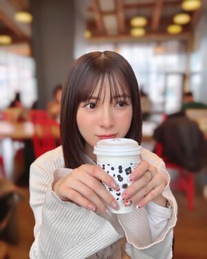Erina Ikuta Instagram - 韓国行ってきた🇰🇷✨
⁡
たくさん食べたなぁ♡
あんまり韓国感ある写真撮れてなかった笑
⁡
けど一応スタバは韓国限定のいちごミルク♡
⁡
#morningmusume24 #モーニング娘24 #helloproject #えりぽんかわいい #生田衣梨奈のVSゴルフ5 #生田衣梨奈 #ootd #l4l #love #ゴルフ女子 # 🇰🇷 #韓国 #旅行 #韓国旅行 #Starbucks #スタバ