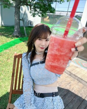 Erina Ikuta Instagram - 全身とかあげてみる！
⁡
テーマはGALで衣装を作って頂きました♡
⁡
持ってるのはいちごのスムージー🍓
⁡
#morningmusume24 #モーニング娘24 #helloproject #えりぽんかわいい #生田衣梨奈のVSゴルフ6 #生田衣梨奈 #ootd #l4l #love #ゴルフ女子 #JAPANJAM #🍓 #いちごスムージー #GAL #ギャル