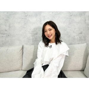 Erina Mano Instagram - ハロー！プロジェクトでデビューして
今日で15年が経ちました！！
.
.
卒業してお芝居の道に進んで
結婚して海外に移住して
再び日本に帰ってきてからも
変わらず応援してくれる方がいてくれることに
今の私を好きだと思ってくれる方がいてくれることに
本当に感謝の気持ちでいっぱいです🥲✨
これからも私に出来ることを見つけて
家庭のことはもちろん仕事も頑張っていきたい！！
と、今日この日を迎えて改めて思いました！😌
.
.
16日はデビュー15周年記念で
オンラインイベントを開催しました🫧
直接会える場を作れなかったことに
申し訳ない気持ちでいっぱいだったけど
オンラインという形でも一緒の時間を過ごせて
一緒に楽しい思い出を作れたことがすごく嬉しかったです😌
.
.
いつも本当にありがとうございます！！
これからも、よろしくお願いします😌🤍
#ありがとう
#これからもよろしくね