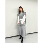 Erina Mano Instagram - 久しぶりの投稿になっちゃった😳 . . 1月4日に放送された ダウンタウンDXDX★2024年最強運勢ランキング！に 出演したときの衣装がとっても可愛くてお気に入りでした🩶 . . 運勢ランキングは 牡羊座のB型は23位！ 今年も自分にできることや好きなことを大切にして 1年を過ごしていきたいと思います😌 . . 衣装 グレーのセットアップ @cherietokyo 白のトップス @auntmaries.official ブーツ @dianashoespress ピアス @loni_jewelry_ #衣装 #収録 #今年もよろしくお願いします