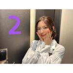 Erina Mano Instagram - オフショット📷 . . 4月24日 夜7時〜 フジテレビ系 「奇跡体験！アンビリバボー 日本のUMA&身近に潜む恐怖！超人気店誕生秘話SP」に ゲスト出演します📺 どれも興味深い内容で収録はあっという間でした！！ 超人気店誕生秘話SPは見たらきっと食べたくなりますよ🤭🍆 . . 衣装は ビスチェ・シャツ・スカート @cocodeal_official ピアス・リング @cocoshnik_official . . ヘアアレンジはフワッとひとつにまとめてもらいました🫧 自分でもこうやっていい感じにふわっとできたらいいのになぁ🥹 #オフショット #収録 #衣装 #ヘアスタイル