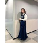 Erina Mano Instagram - 久しぶりのデコ出しヘアスタイルで 収録したのはモニタリングでした🫧 . . 【お知らせ】 22日夜8時〜 TBS「ニンゲン観察バラエティ モニタリング」 スタジオゲストで出演します！ よく見てる番組だから嬉しかった〜！🥳 . . 衣装は ニットビスチェ @sahara_japon @marte_vintage トップス @lois_crayon_official スカート @and_ellecy ブーツ @mirem_official ピアス @yuu_select #衣装 #スカートコーデ #収録 #モニタリング