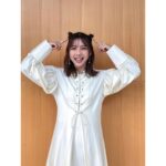 Erina Mano Instagram - 衣装で来た白ワンピ🤍 ヘアスタイルはまたまたメイクさんが 遊び心を取り入れてくれました🤭笑 . . スタイリングはこんな感じの雰囲気ですが 今日は国際フォーラムで開催されていた 日経クロステックNEXTというイベントの トークセッションステージに登壇してきました！ 最新のテクノロジーについて 個人情報やプライバシーについて 来場してくださった皆さんと一緒に私もお勉強！ ちゃんと自分で知識や情報を得て目利きすることが大切だと知った日でした！ . . このイベントは事前に私や事務所からお知らせすることが出来なかったのですが 事前に情報見つけてくれたファンの方々も来てくれていて すごくびっくりしたし嬉しかったです😭✨ テレビやファッション関係のお仕事でカメラの前に立つことはあったけど こうして皆さんの前に立つお仕事は実は約4年ぶり！！ 今回はテーマに特化したイベントだったので そのお仕事関係の方がほとんどだと思っていたので 久しぶりに見かける方々がステージ上から見えて思わずじーんとしました🥲 本当にありがとうございます！！✨ とっても充実した1日になりました☺️ . . ワンピース @jeshofficial_ ピアス @abiste_official ブーツ @dianashoespress #衣装 #トークイベント #ありがとうございました