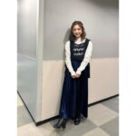 Erina Mano Instagram - 久しぶりのデコ出しヘアスタイルで 収録したのはモニタリングでした🫧 . . 【お知らせ】 22日夜8時〜 TBS「ニンゲン観察バラエティ モニタリング」 スタジオゲストで出演します！ よく見てる番組だから嬉しかった〜！🥳 . . 衣装は ニットビスチェ @sahara_japon @marte_vintage トップス @lois_crayon_official スカート @and_ellecy ブーツ @mirem_official ピアス @yuu_select #衣装 #スカートコーデ #収録 #モニタリング